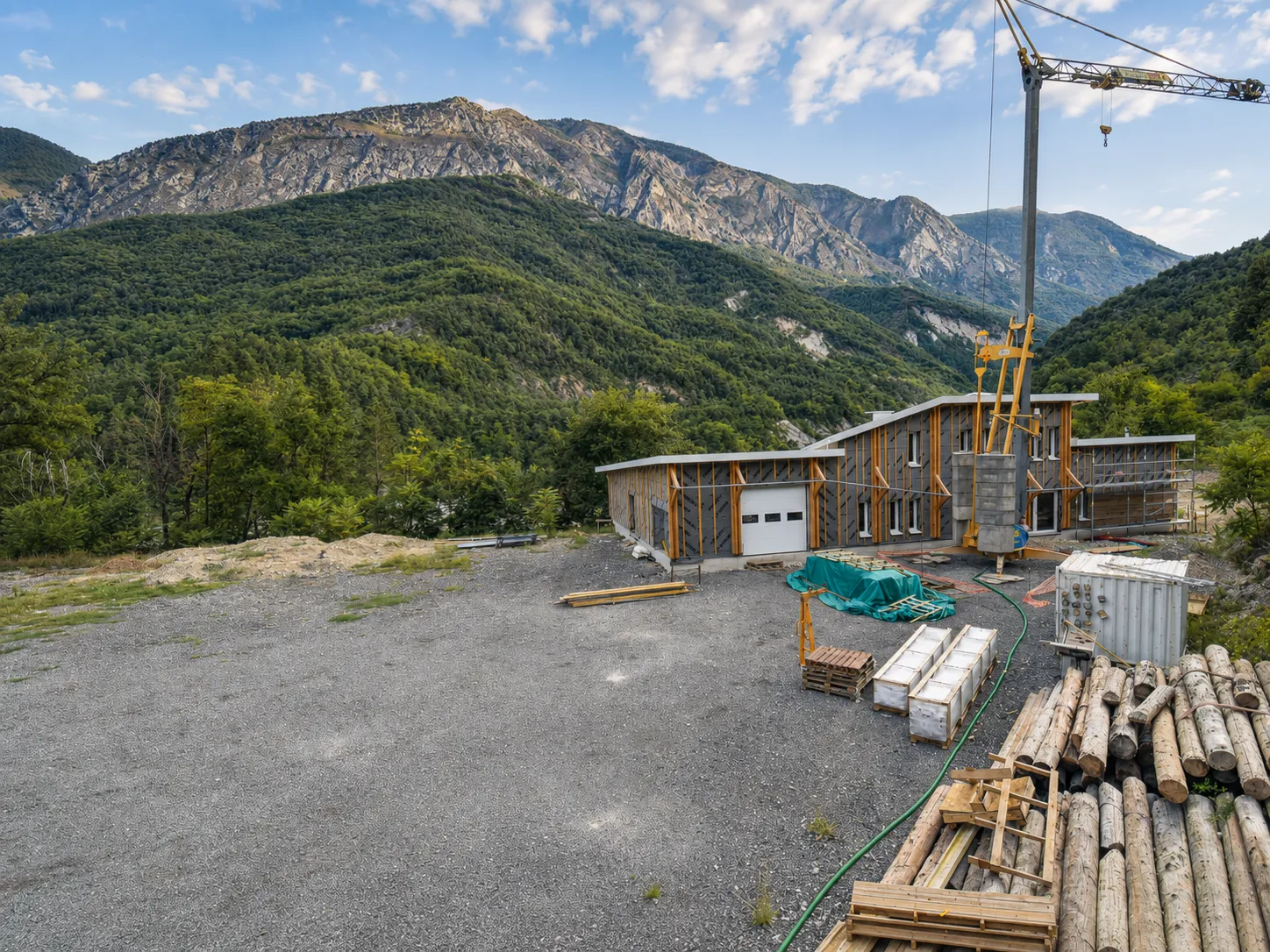 Le bâtiment de l'atelier de Villars-sur-Var en cours de chantier