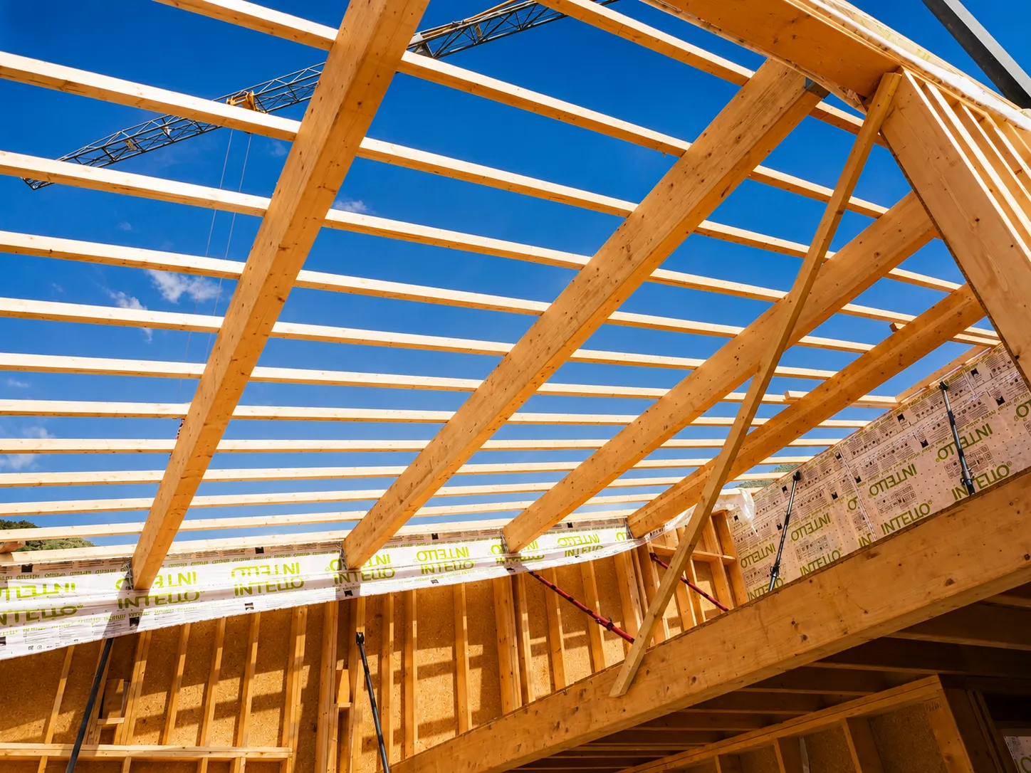 Intérieur de l'atelier de Villars-sur-Var en chantier, ossature et charpente en bois
